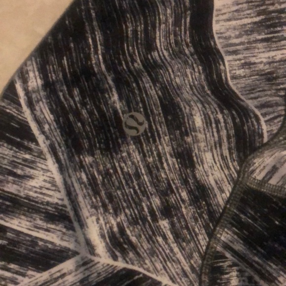 Lululemon high rise leggings Sz 6 - Picture 2 of 6